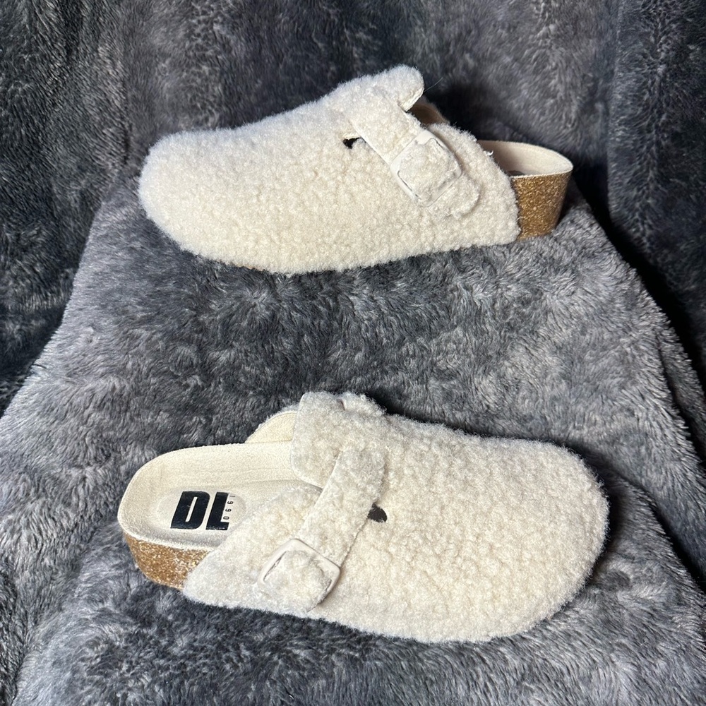 Dirty Laundry Cream Fuzzy Slippers